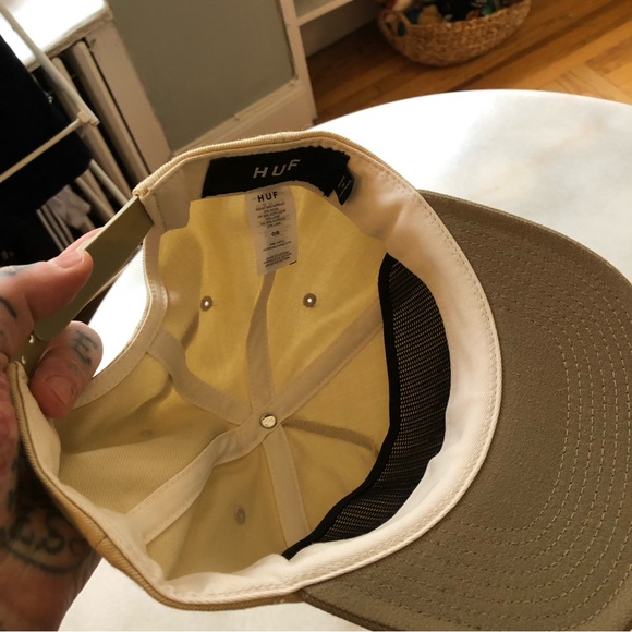 NEW HUF Beige and Cream Collegiate Embroidered Logo Hat - Picture 2 of 4